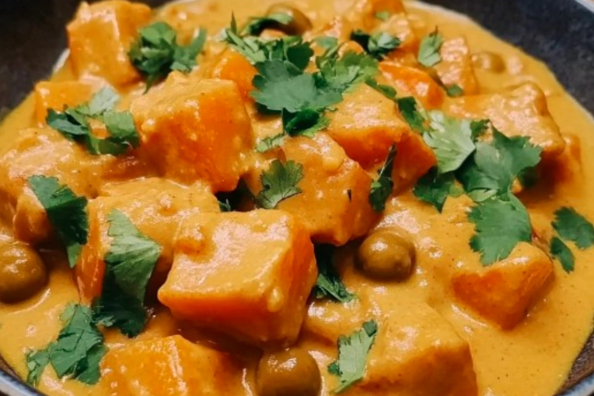 Curry de Patates Douces et Pois Chiches au Lait de Coco