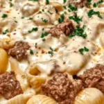 Pâtes aux Coquilles et Bœuf dans une Sauce Crémeuse à l’Ail et au Parmesan